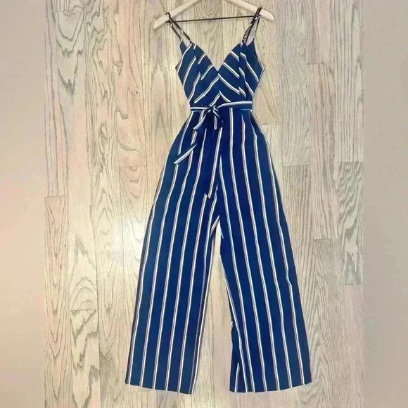 Selfie Leslie Women’s Kallie Navy Striped Jumpsuit Size X-Small - Picture 4 of 13